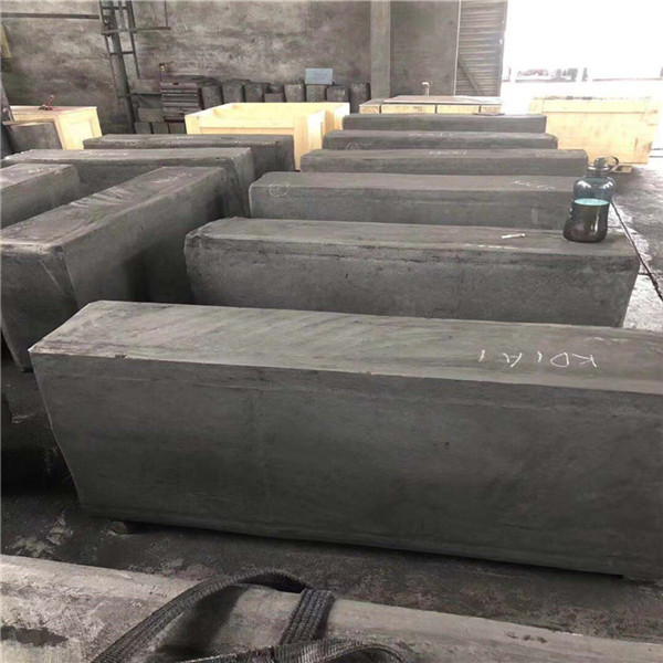 石墨電極的主要優(yōu)點(diǎn)，鴻奈德碳素帶您一起了解